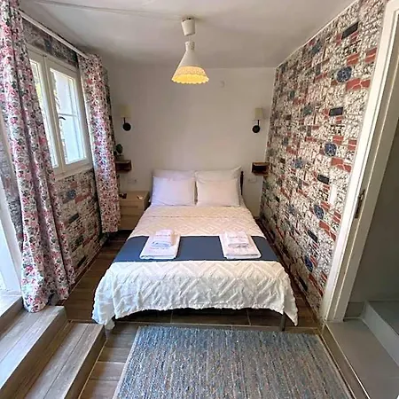 Imerek Tas Ev Alacati Ciftlikkoyu