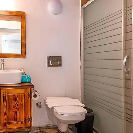 Imerek Tas Ev Alacati Ciftlikkoyu